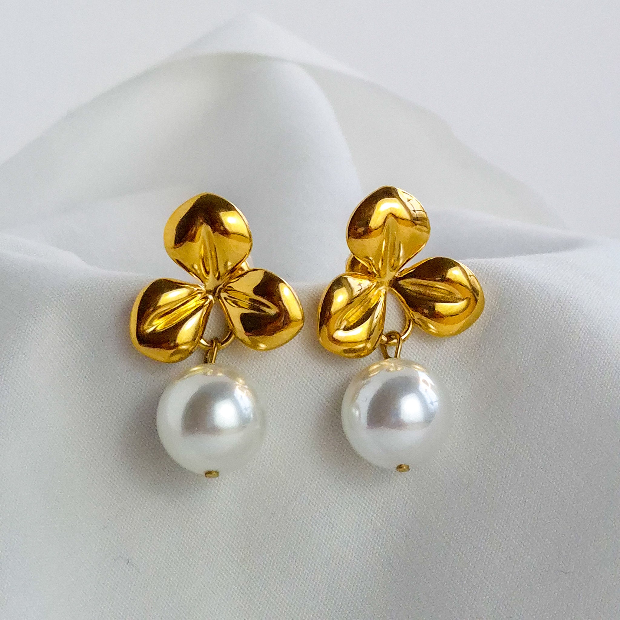 Pearl flower earrings -waterproof, 18k PVD-plated, tarnish free