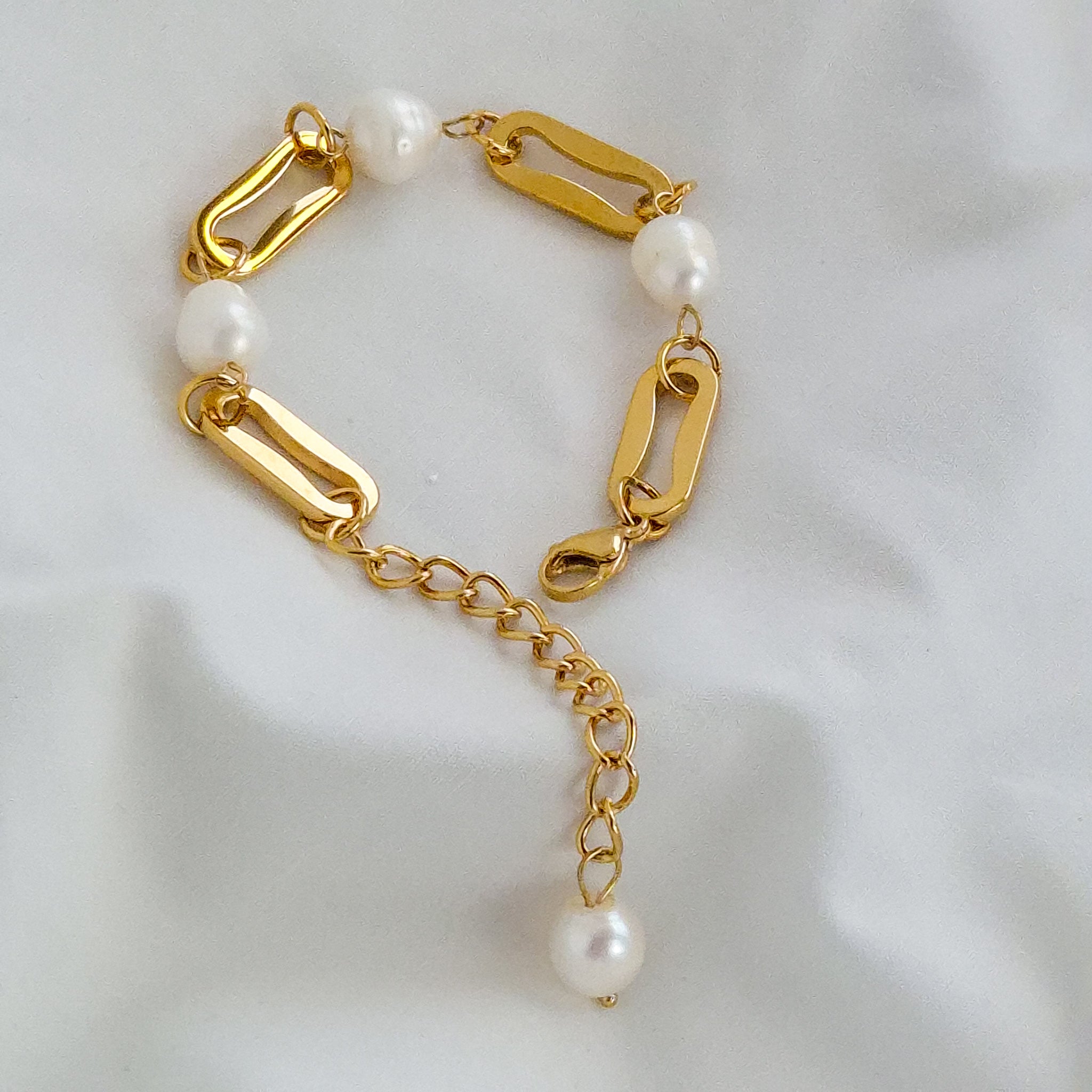 Pearl bracelet- waterproof, 18k PVD plated