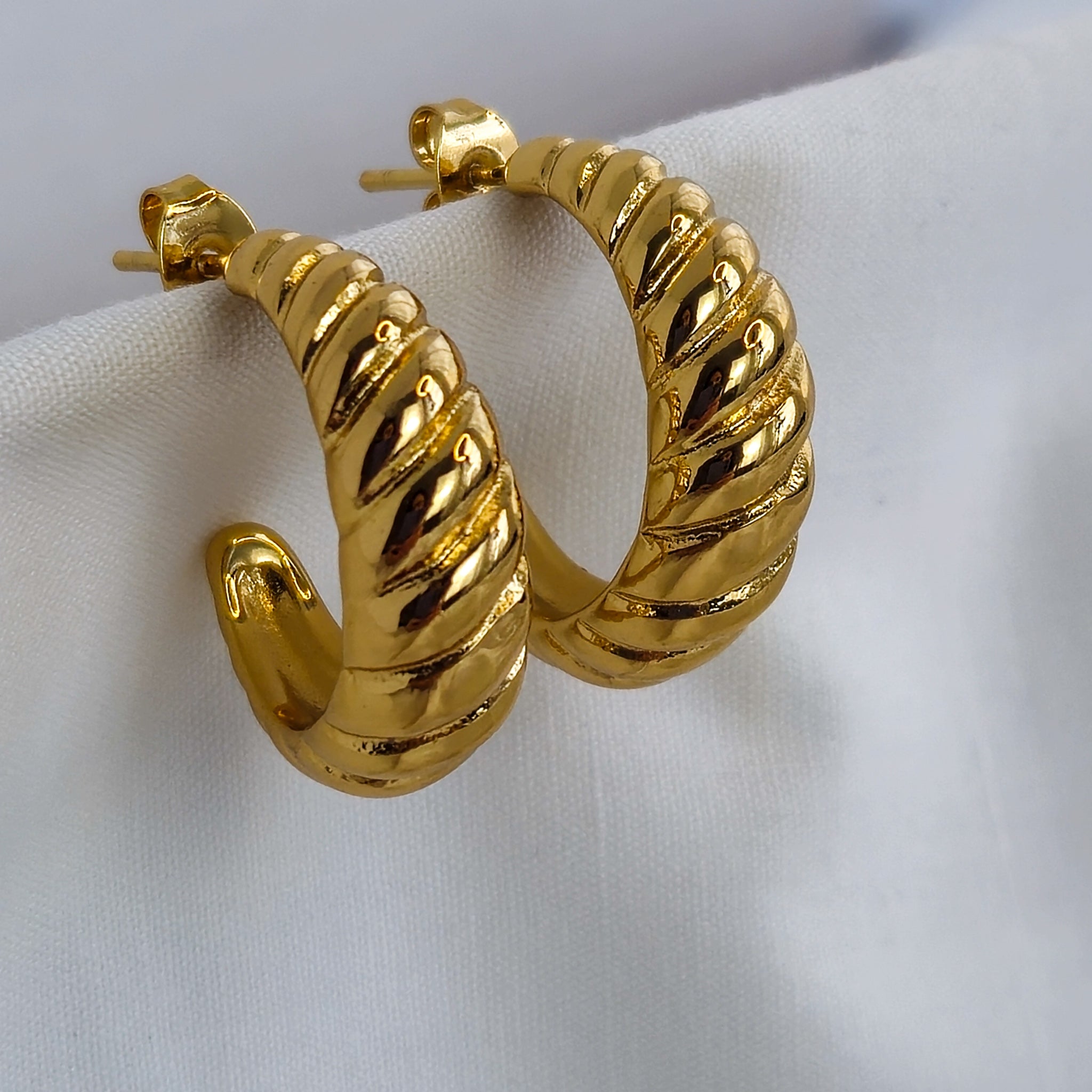 Croissant earring- waterproof, 18k PVD-plated