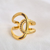 Crossed loop ring -waterproof, 18k PVD-plated, tarnish free