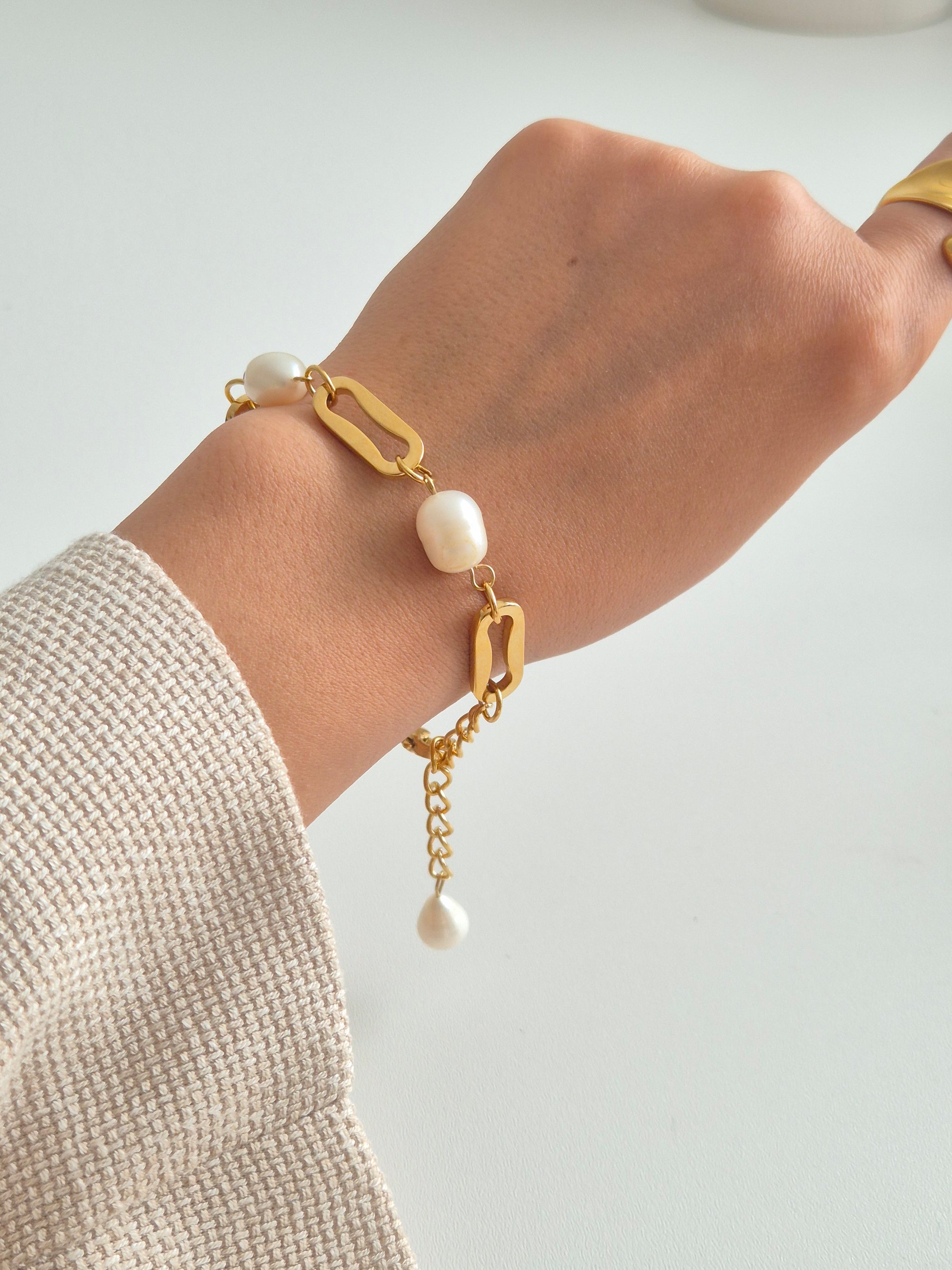 Pearl Armbänder