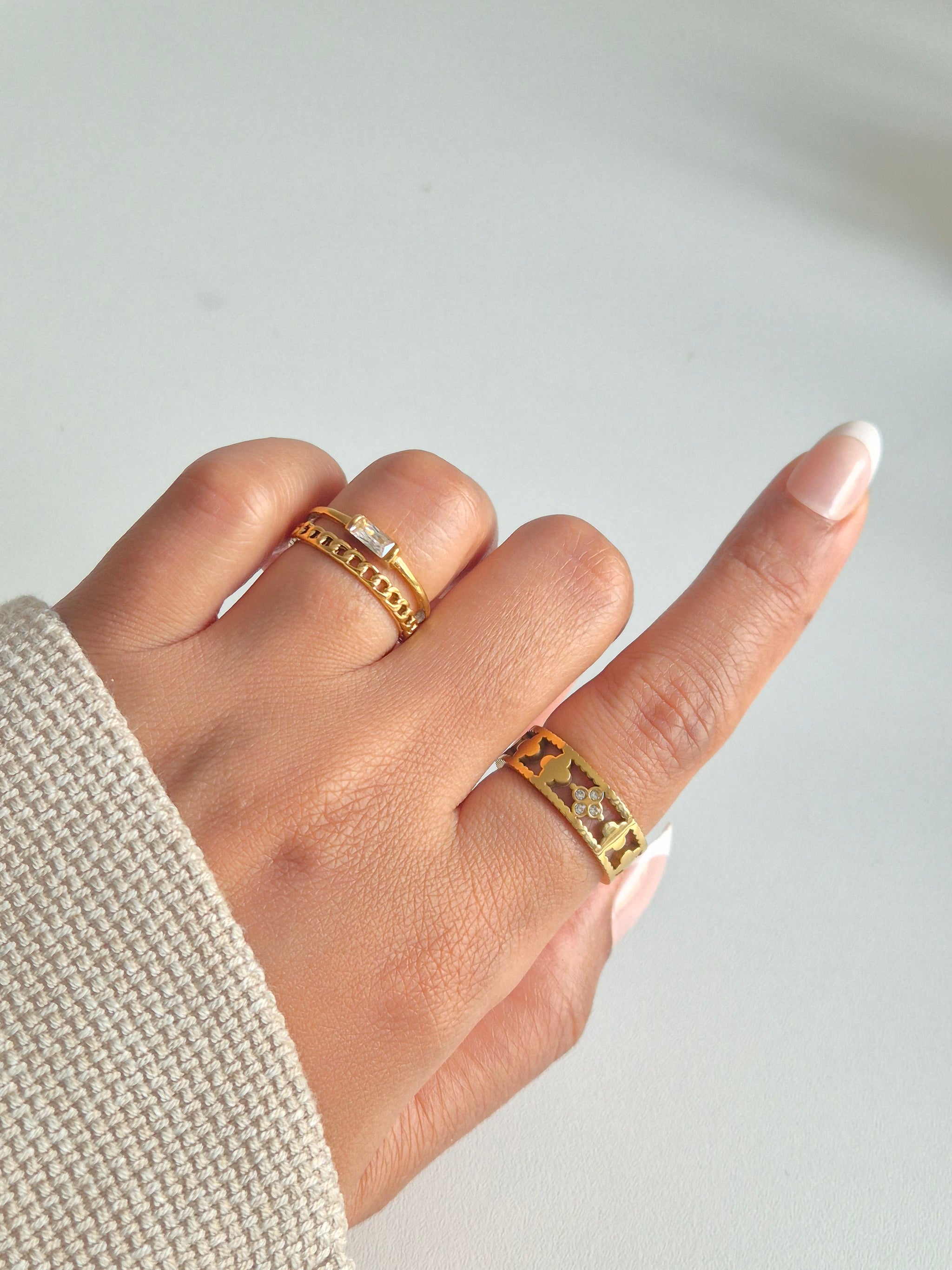 Zircon Chain Ring